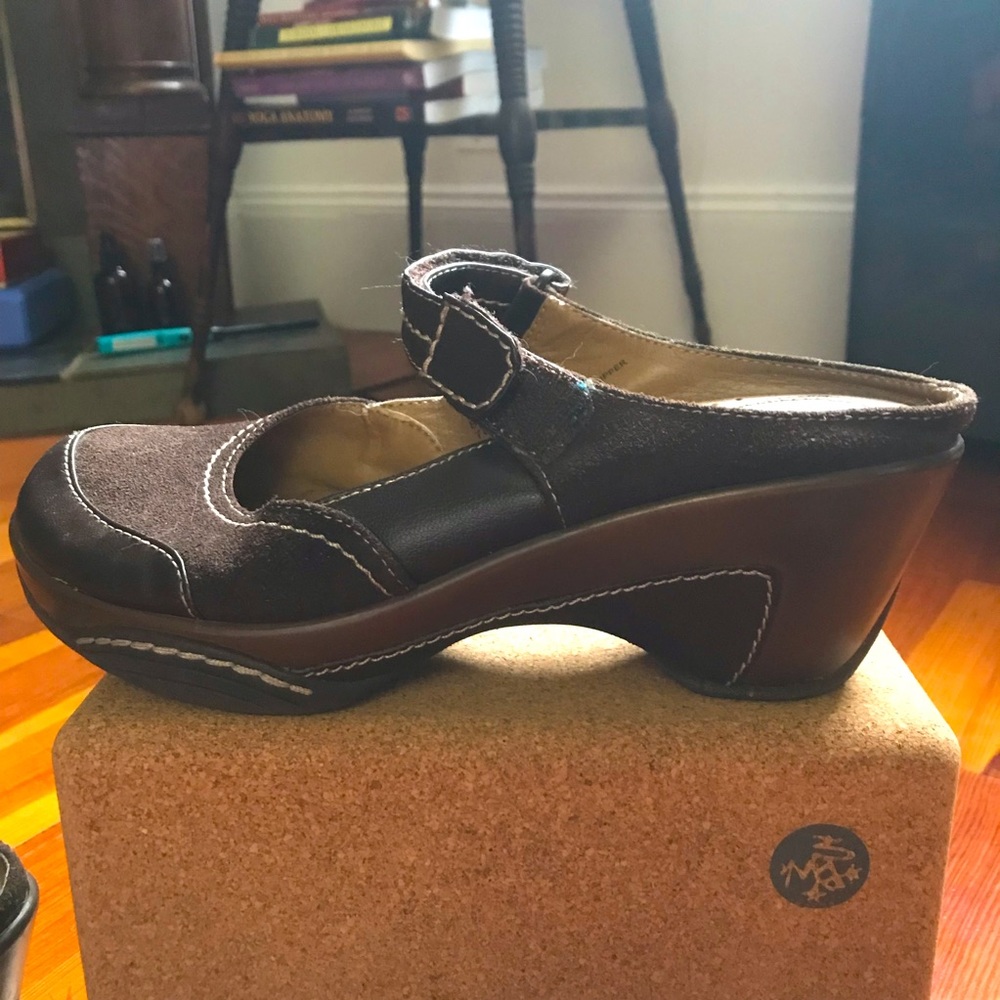 Naturalized clog, size 81/2 , dark brown